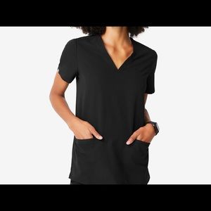 Figs Three-Pocket scrub top